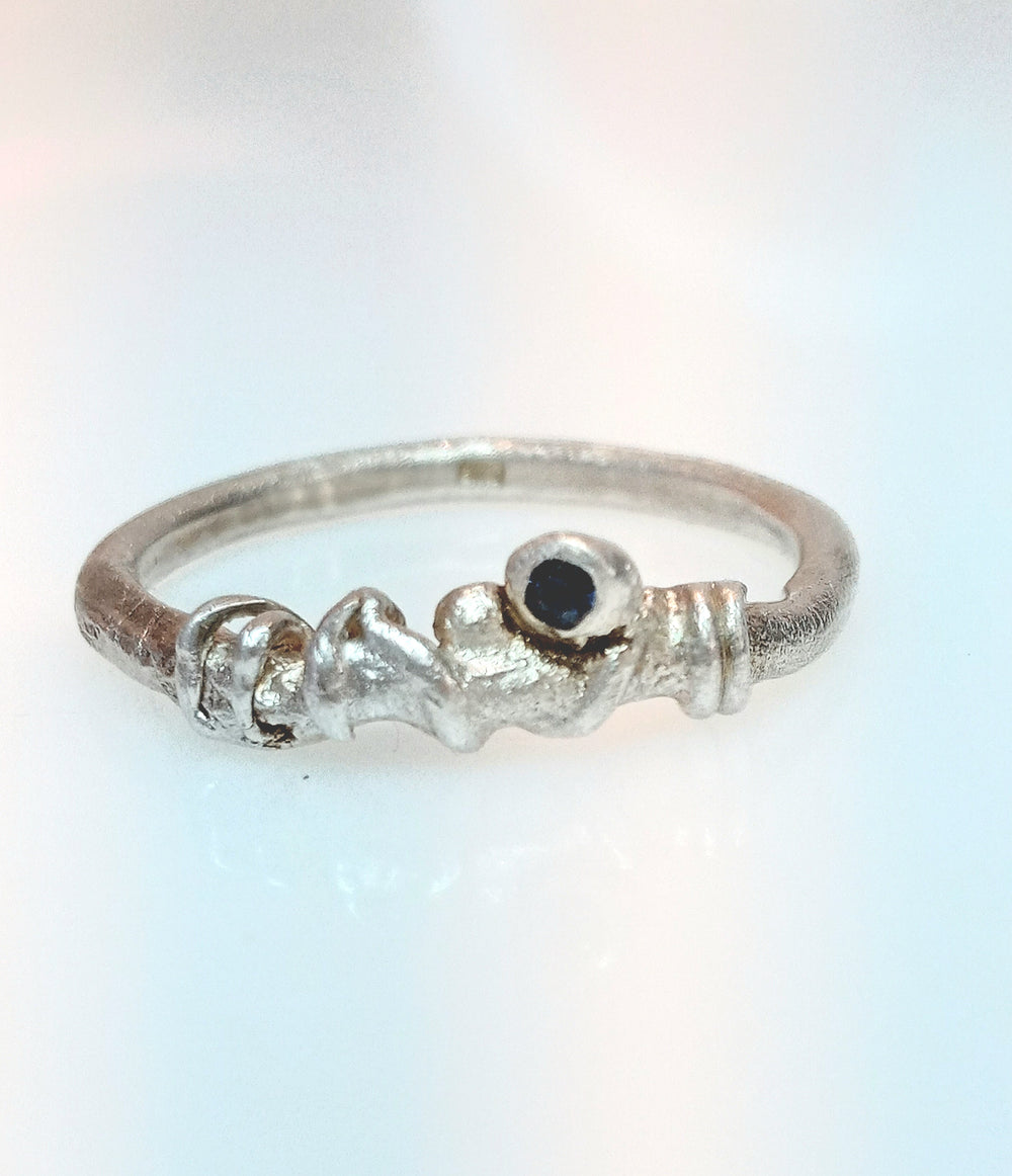 Schlichter Handgefertigter Saphir-Ring aus Silber – Perfekt für jede Gelegenheit