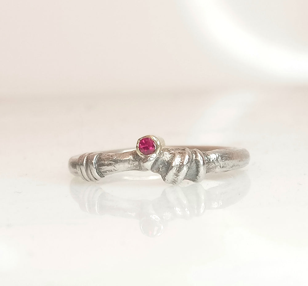 Rubin überwachsen ring