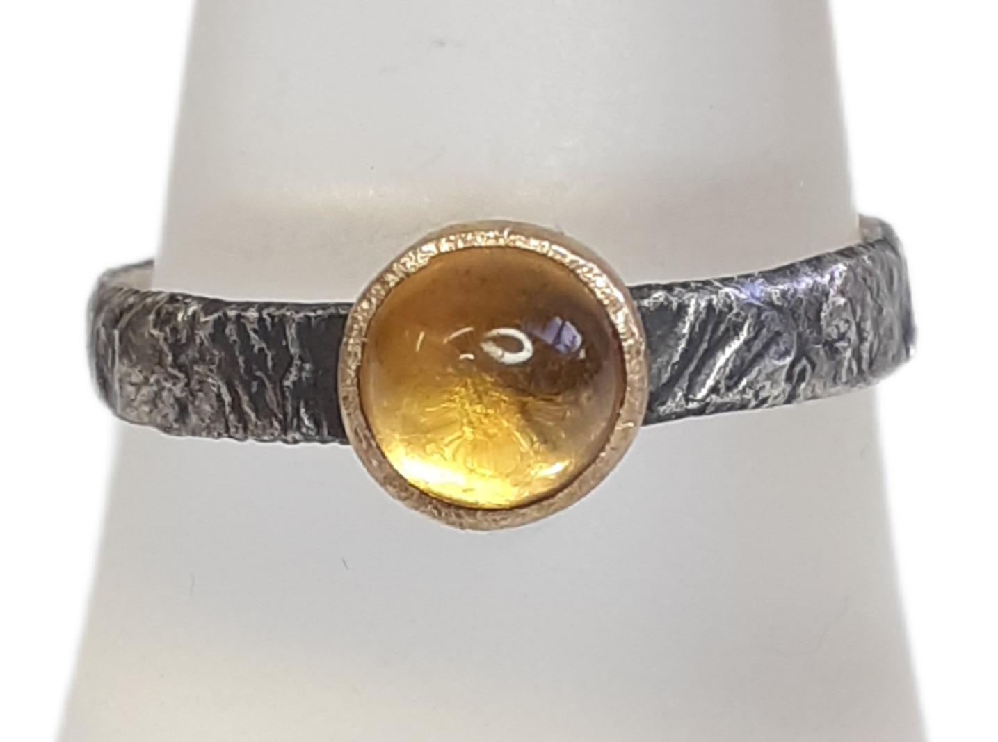 
                  
                    Citrine Bonbon Ring aus Silber und Gold
                  
                