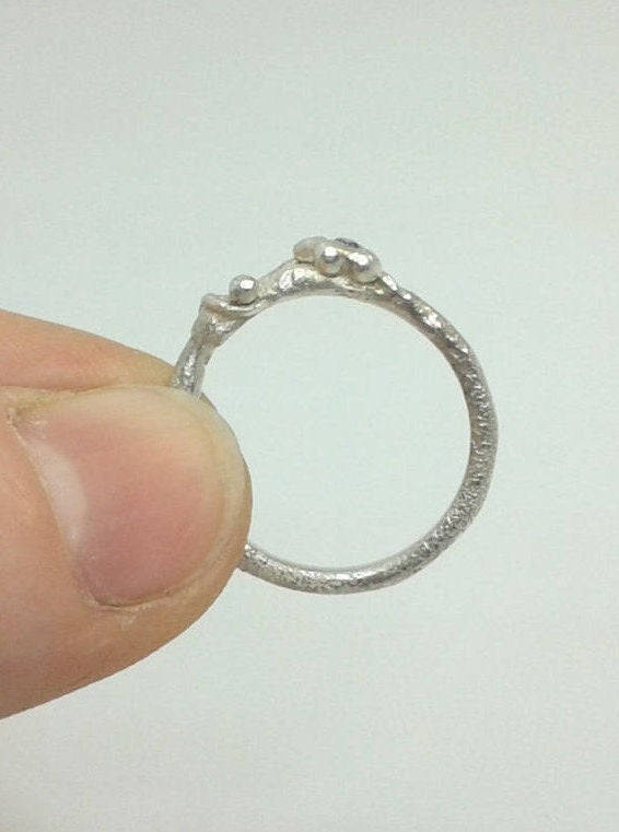 
                  
                    Amethyst Ring Unikatschmuck in recyceltem Silber
                  
                
